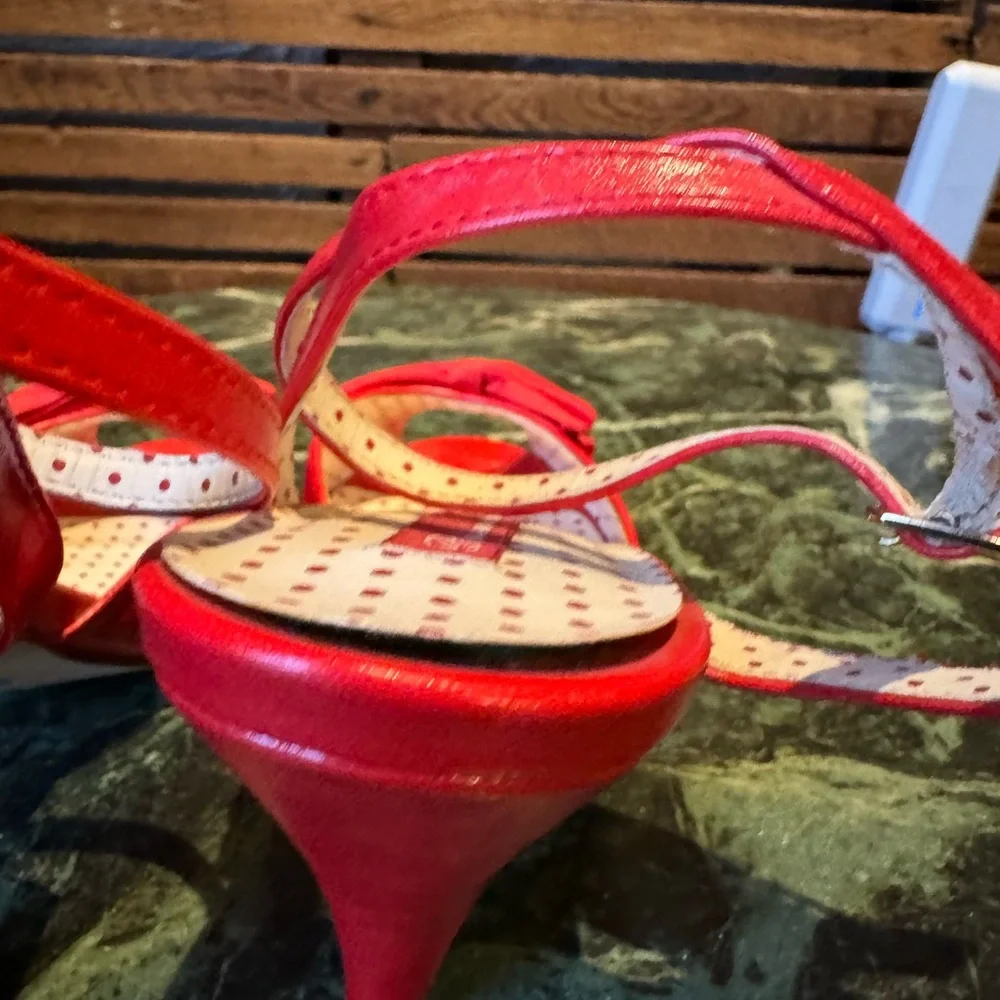 Darling pair of retro heels with bow and ankle strap - Picture 7 of 10